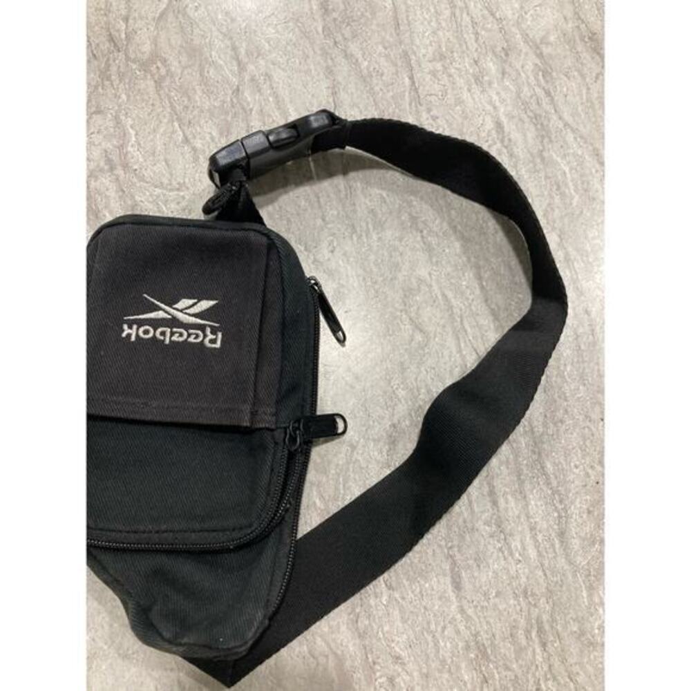 Reebok Classics Unisex Black Crossbody Sling Bag Adjustable Strap Zip Closure - Picture 11 of 11